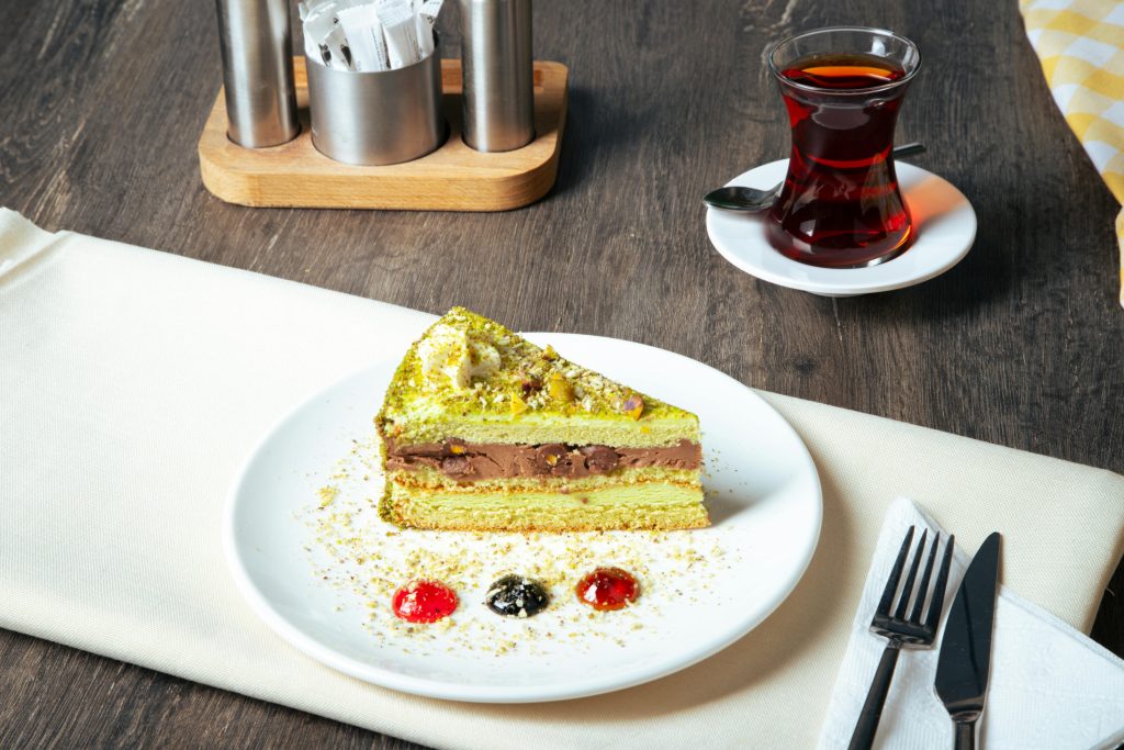 کاربردهای فرهنگی و اقتصادی پسته در ایران و جهان