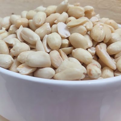 مغز بادام زمینی بدون پوست