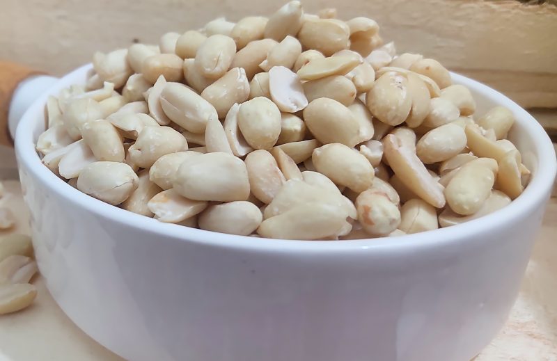 مغز بادام زمینی بدون پوست