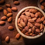 مصرف بادام درختی در ایران به‌صورت آجیل و شیرینی سنتی