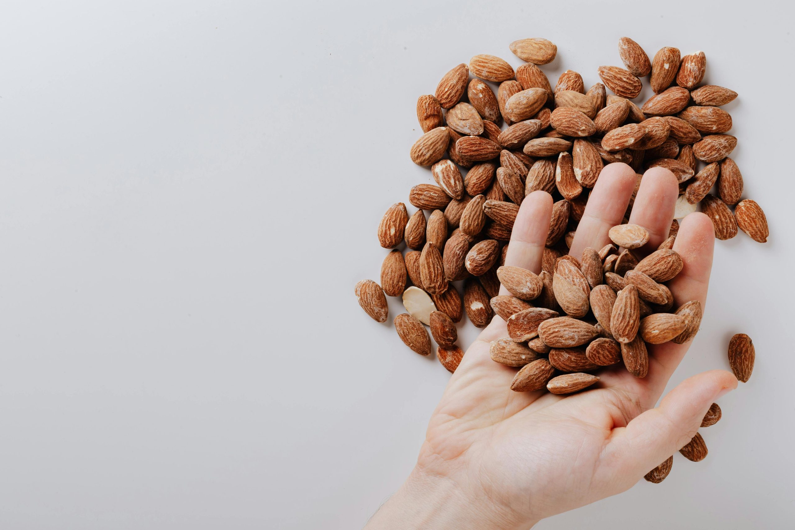 بادام درختی تازه و مغذی