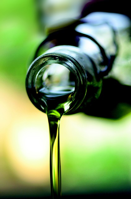 بطری روغن پسته تازه و طبیعی